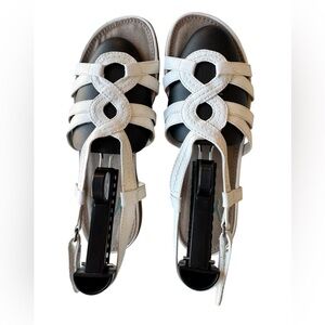 Yuu Women's Strappy Sandals